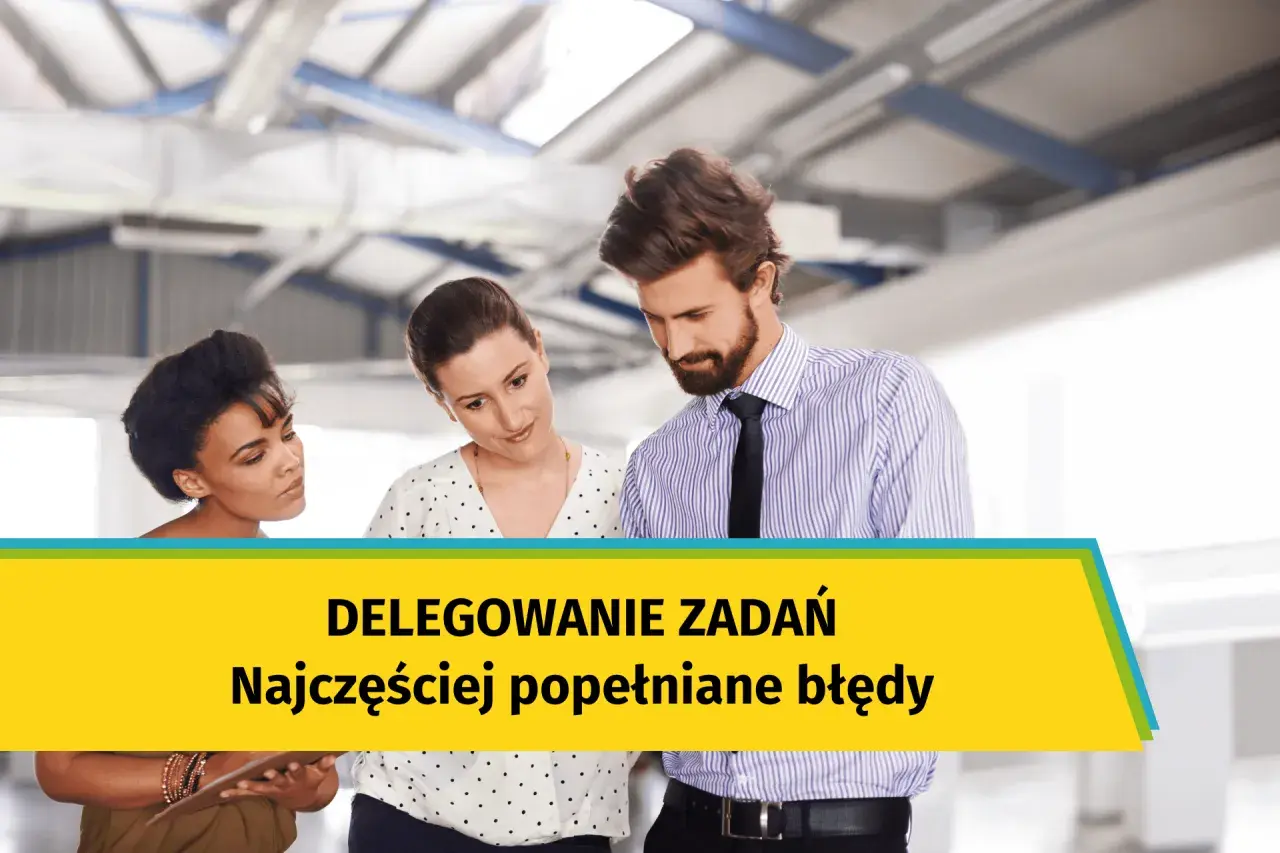 Zespół omawia zadania. Skuteczne oddelegowanie pracownika to klucz do sukcesu, unikaj typowych błędów.