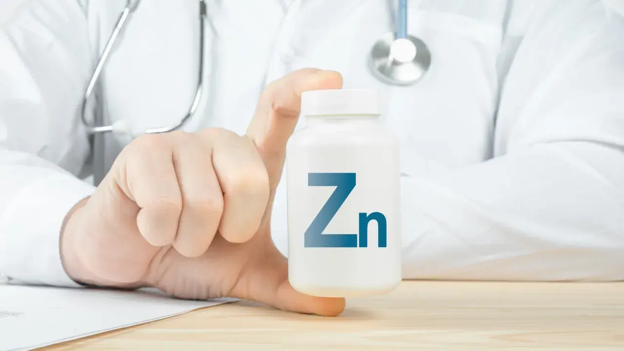 Arzt hält Zink-Präparat. Frage: wieviel zink bei histaminintoleranz?
