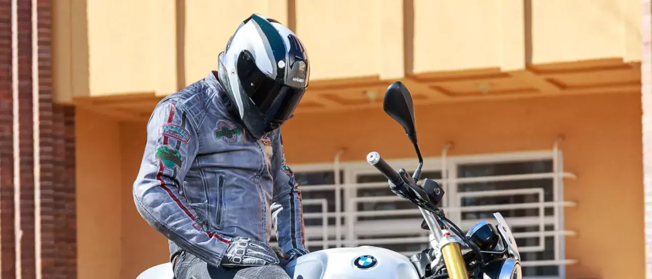 Jak dopasować kask motocyklowy? Poradnik krok po kroku!