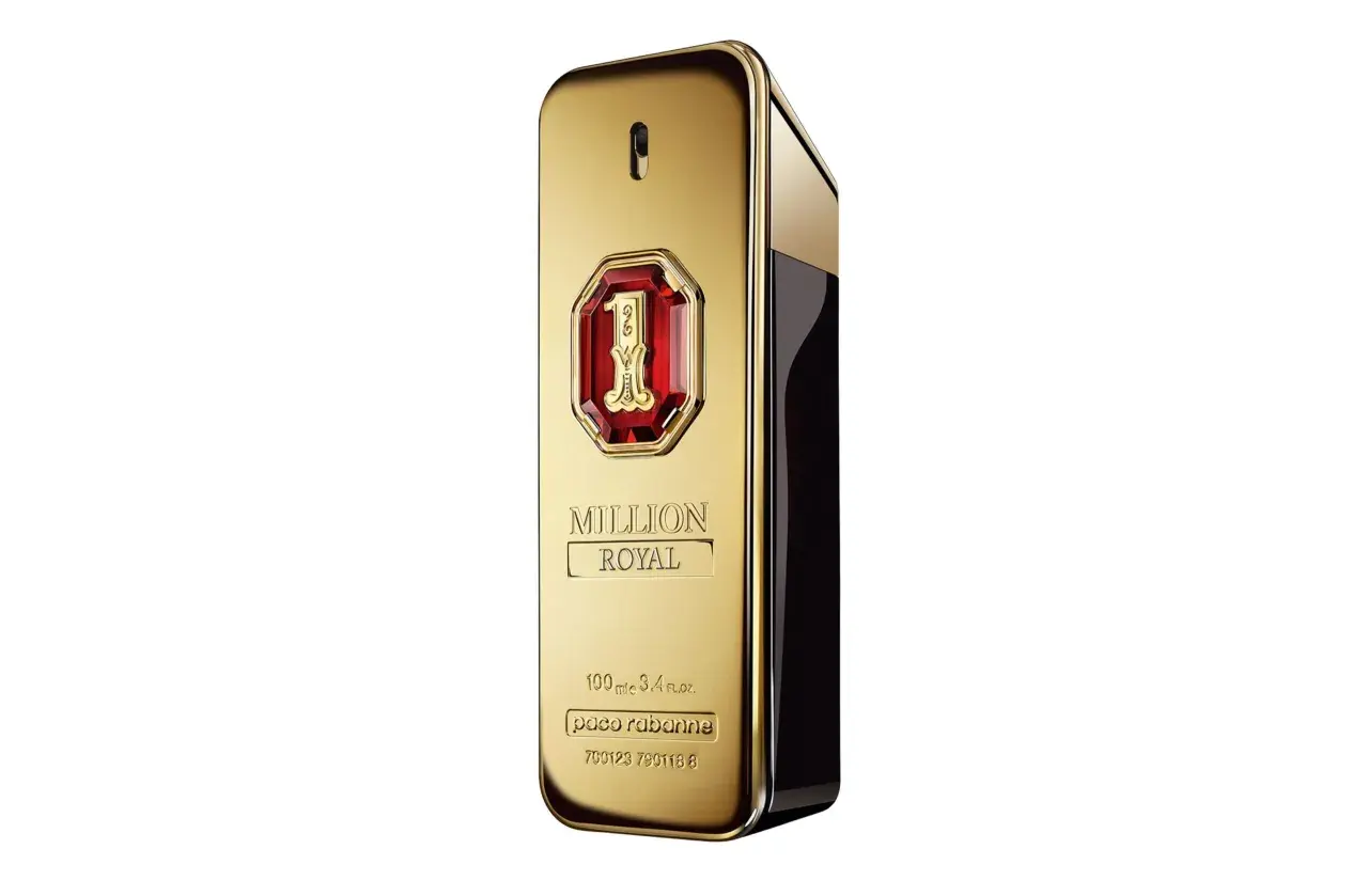 Złoty flakon perfum Paco Rabanne 1 Million Royal, symbol luksusu i bogactwa, niczym sztabka złota.