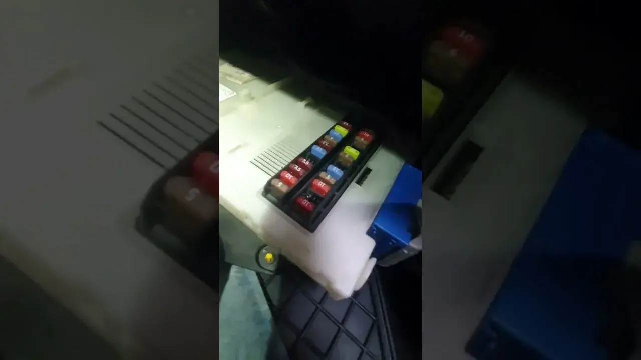 Gdzie są bezpieczniki w Fordzie Mondeo MK4 i jak je znaleźć?