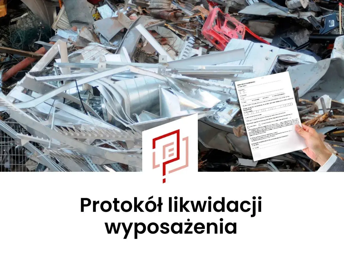 Stos dokumentów z napisem "Protokół likwidacji wyposażenia" na tle złomu.