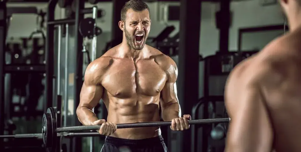 Testosteron przed czy po treningu - co przynosi lepsze efekty?