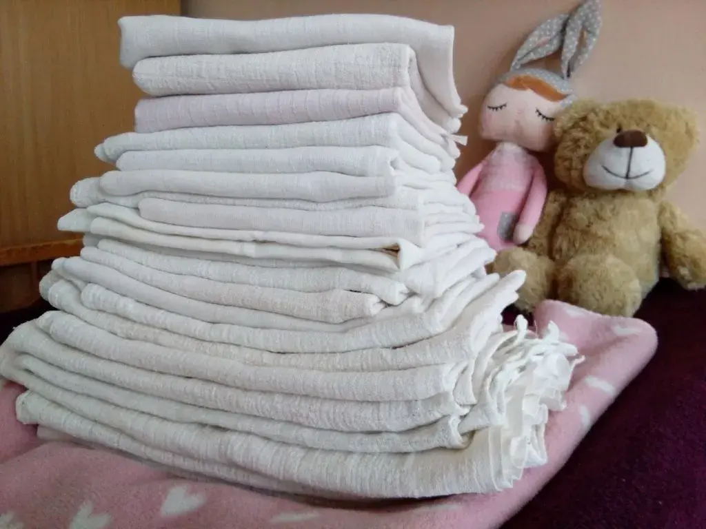 Pieluchy tetrowe czy pampersy: co wybrać, aby uniknąć problemów?