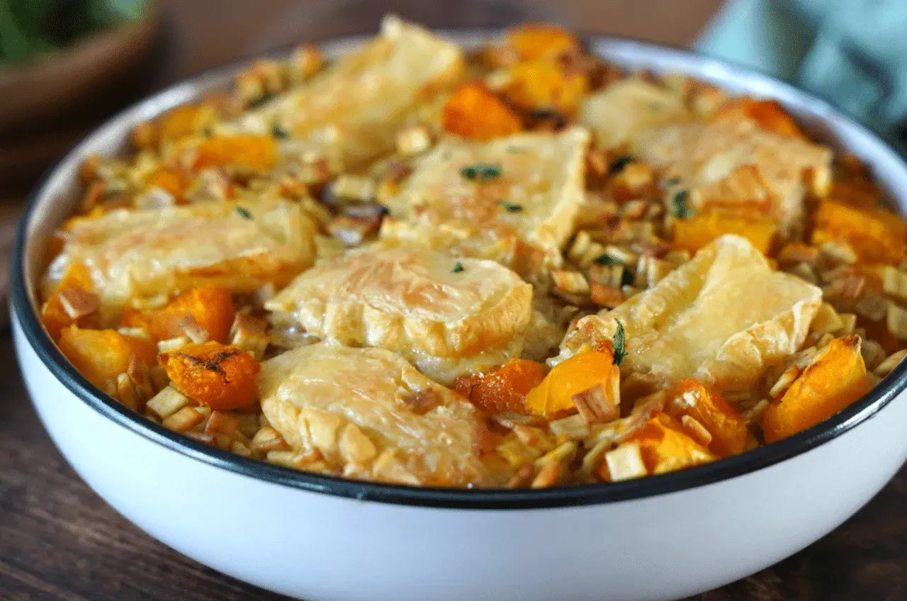 Gratin de crozet aux dés de courge et reblochon fondant, un plat savoyard réconfortant.