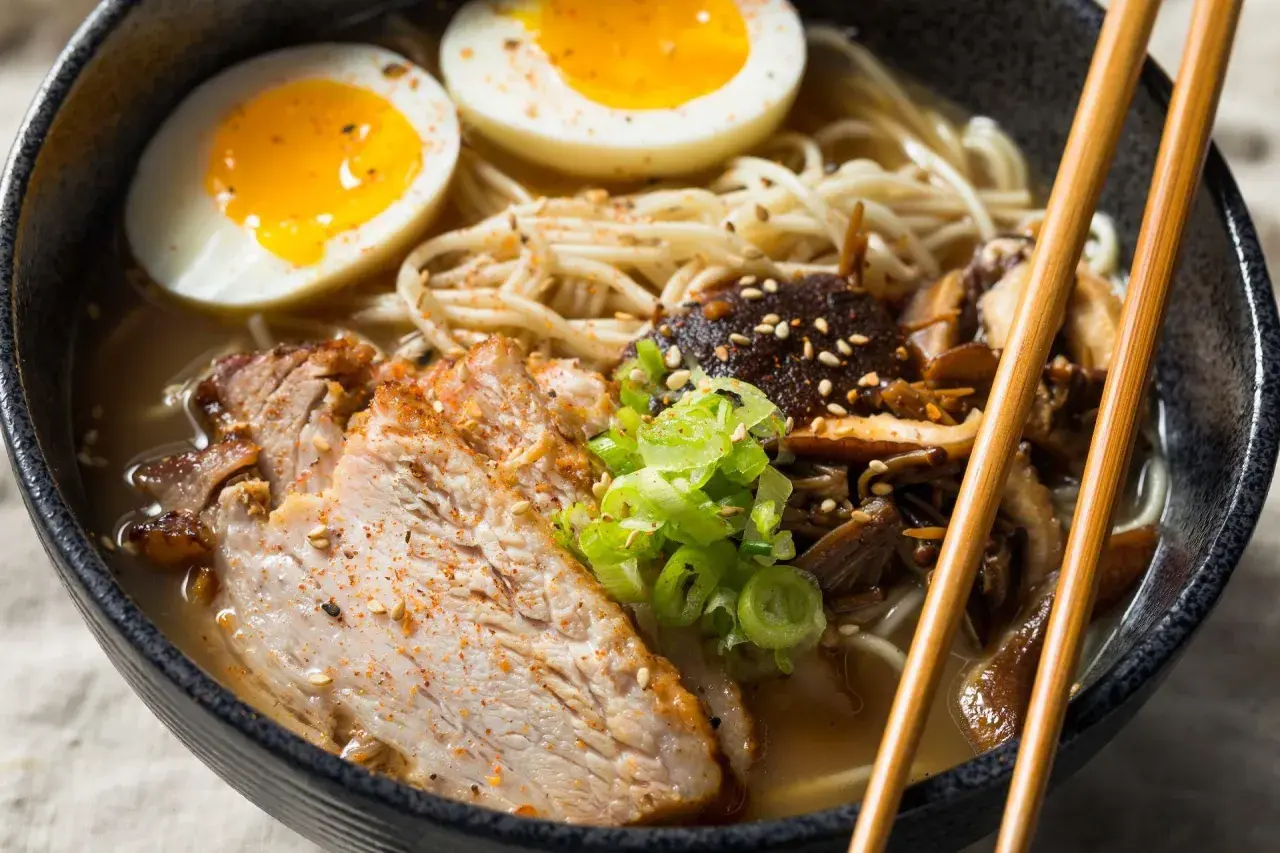 Jak zrobić ramen z zupki chińskiej? Ulepsz smak w 15 min!