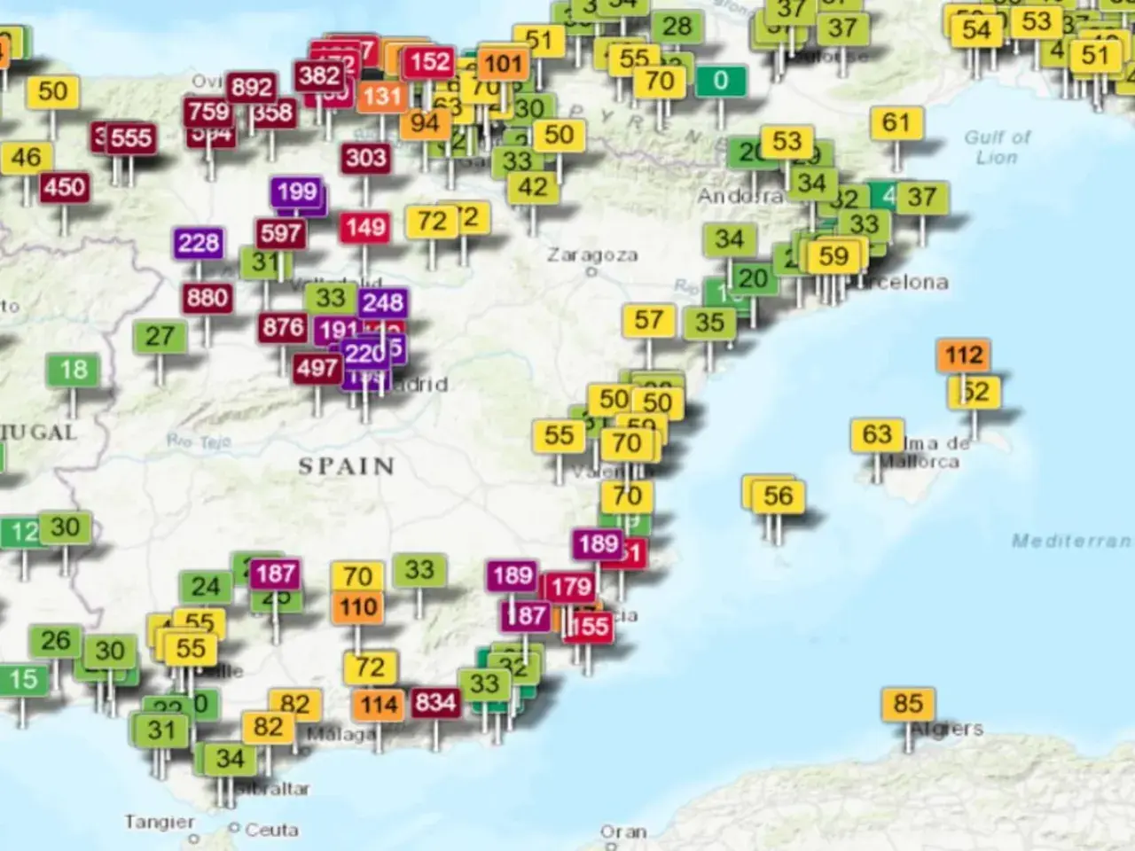 Mapa de España con números sobre ciudades, indicando el **índice de calidad del aire**.