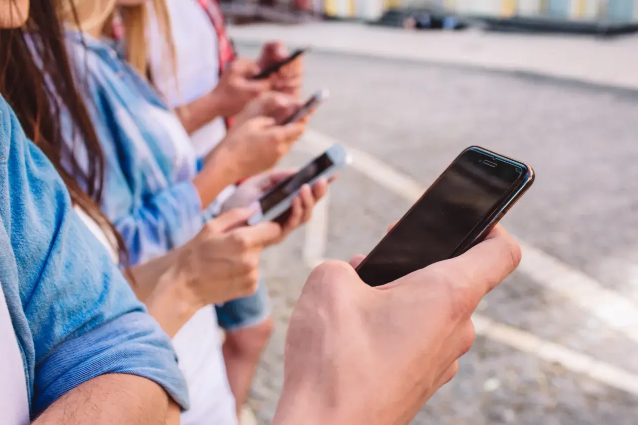 Globalne trendy w branży platform rozrywkowych online i ich wpływ na rynek polski