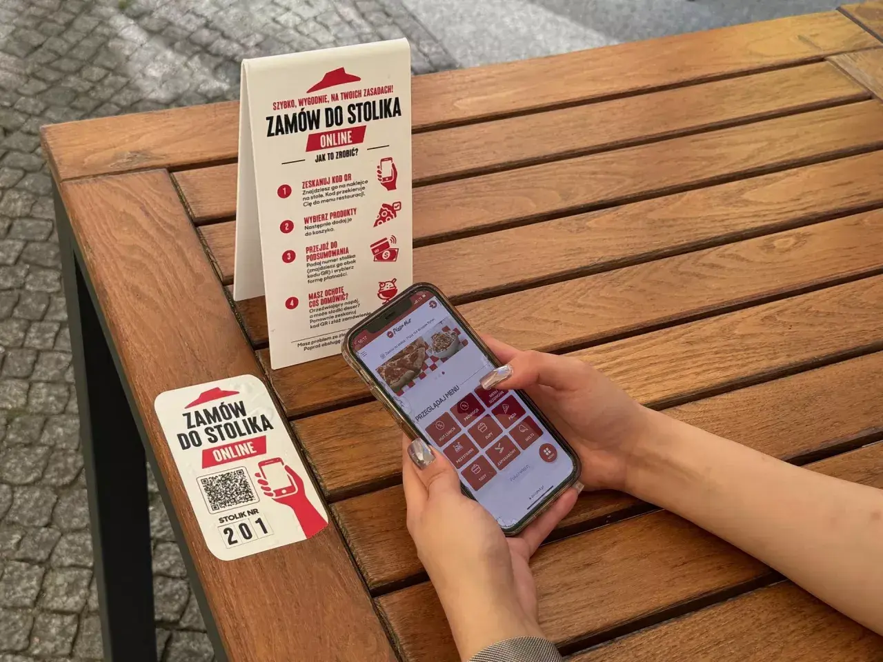 Zamów online z Pizza Hut! Szybkie zamawianie z stolika nr 201 przez aplikację. Sprawdź menu i ceny.