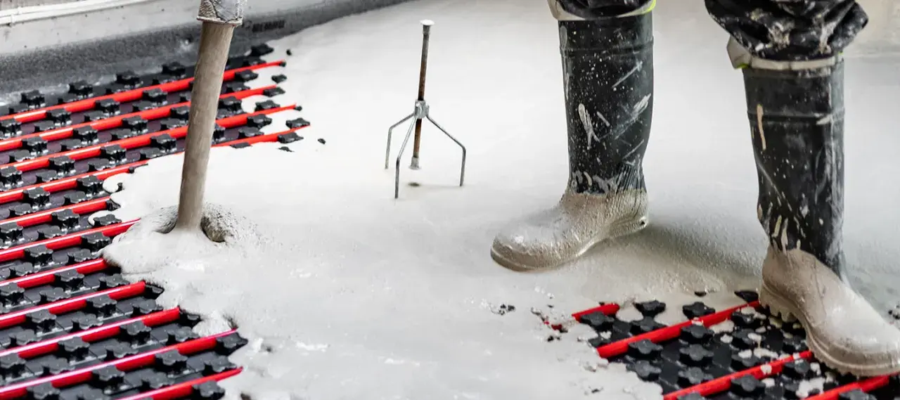 Ile schnie wylewka anhydrytowa? Poznaj kluczowe czynniki wpływające na czas schnięcia