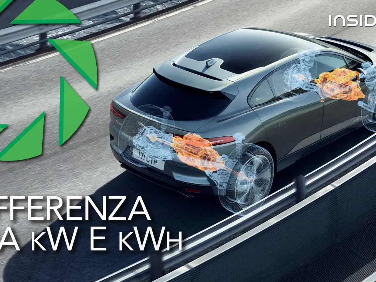 Dettaglio del motore elettrico di un'auto, con elementi grafici verdi e testo che parla di kW e kWh.