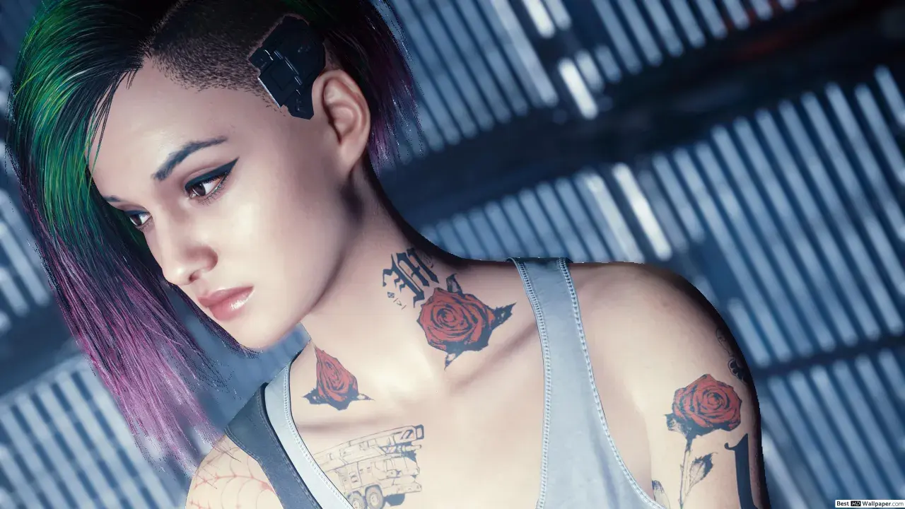 Judy Alvarez z Cyberpunk 2077, z zielono-fioletowymi włosami i tatuażami róż.