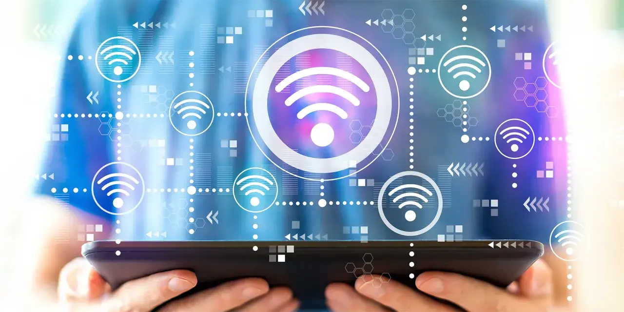Conexión Wi-Fi con iconos de señal y gráficos abstractos, sugiriendo la fórmula del ancho de banda.