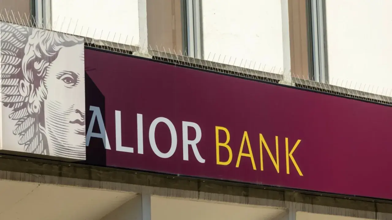 Alior Bank - sprawdź nasze rekomendacje finansowe. Elegancki znak banku z wizerunkiem głowy.