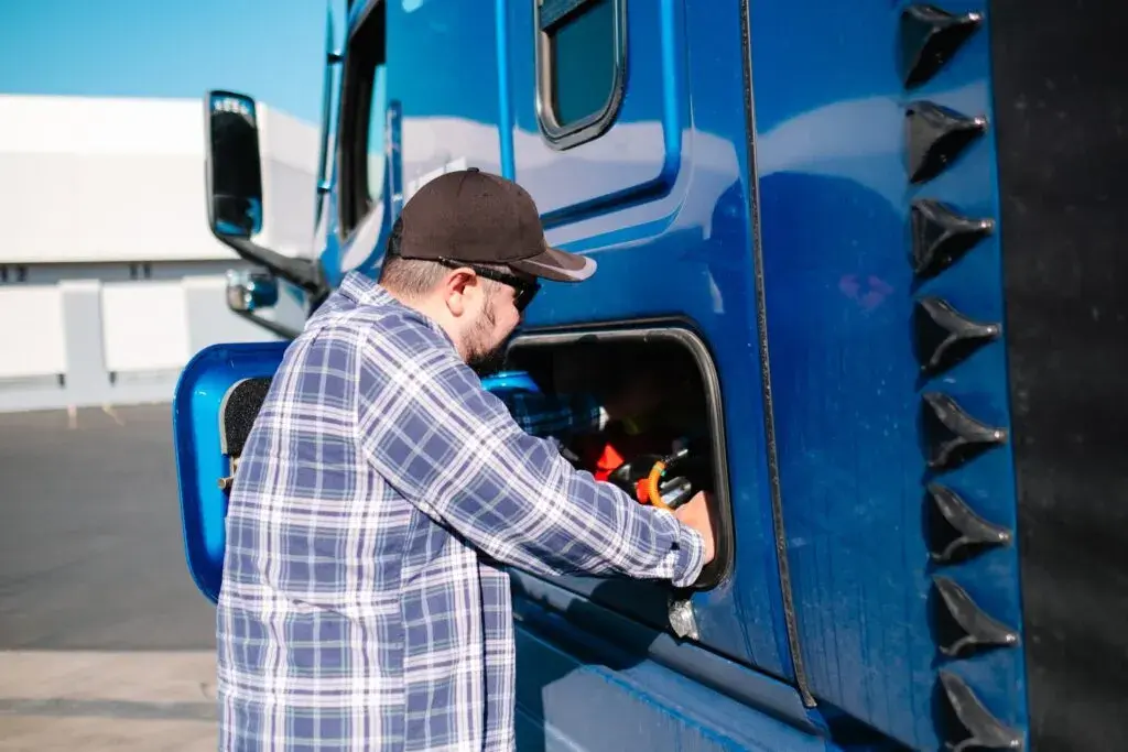 Umowa spedycji: Kompletny przewodnik. Zabezpiecz swój transport!