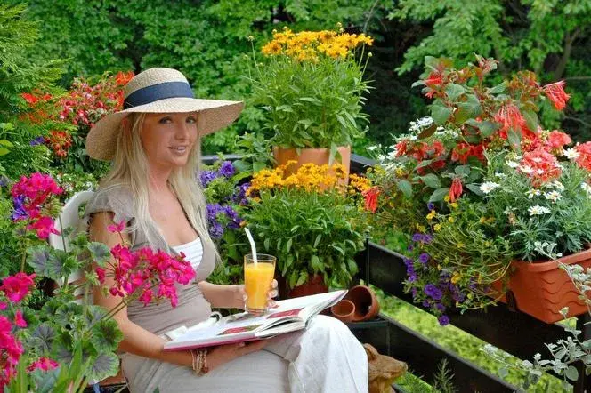 Balkon w bloku: Jak stworzyć zieloną oazę? Praktyczny przewodnik
