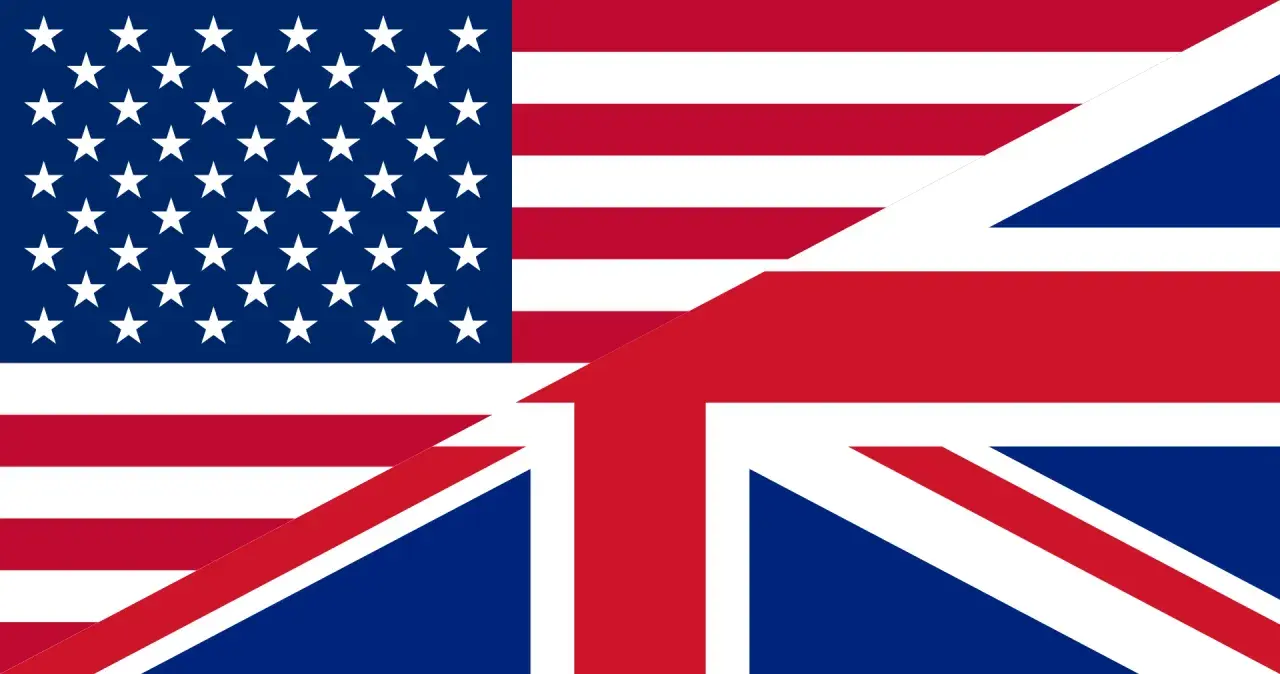 Flagi USA i Wielkiej Brytanii symbolizują różnice i podobieństwa w języku angielskim, którego uczymy się w szkole.