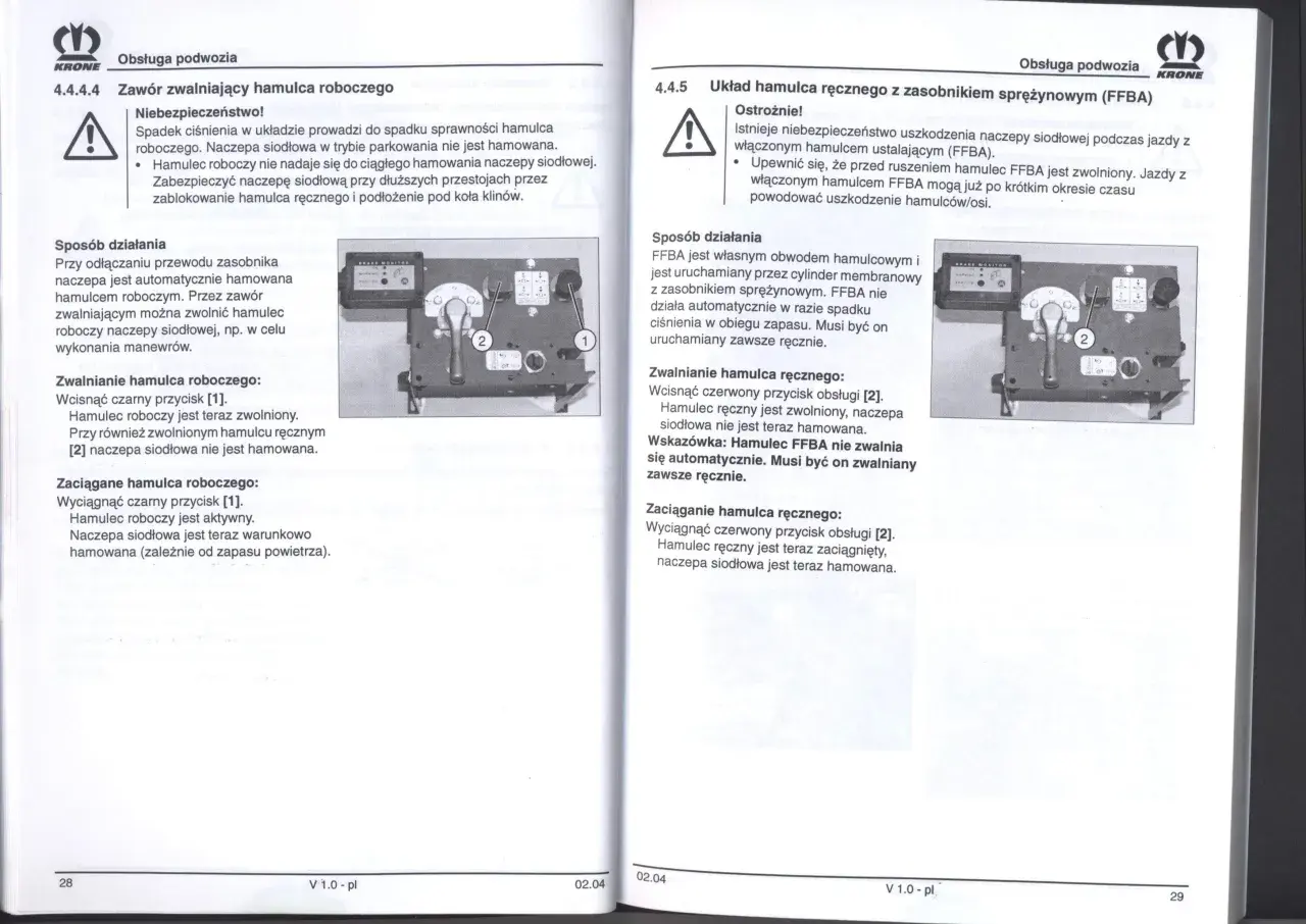 Aby zaciągnąć hamulec w naczepie, wyciągnij czarny przycisk [1]. Hamulec roboczy jest aktywny, a naczepa siodłowa jest warunkowo hamowana.