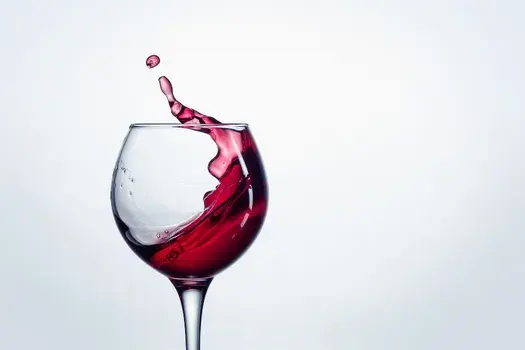 Czy po brwiach permanentnych można pić alkohol? Unikaj powikłań!