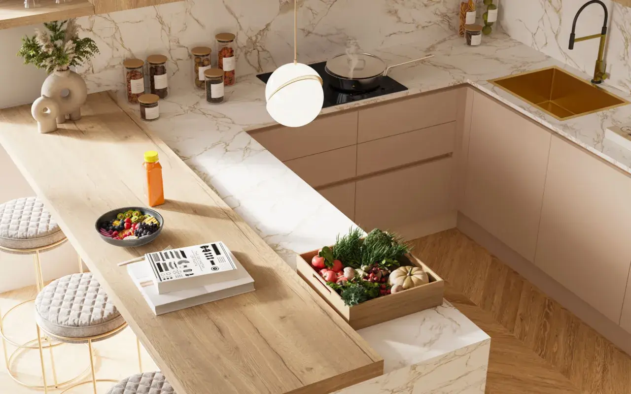 Un angolo cucina moderno con un piano cucina fai da te in legno, sgabelli imbottiti, frutta fresca e verdure in una cassetta.