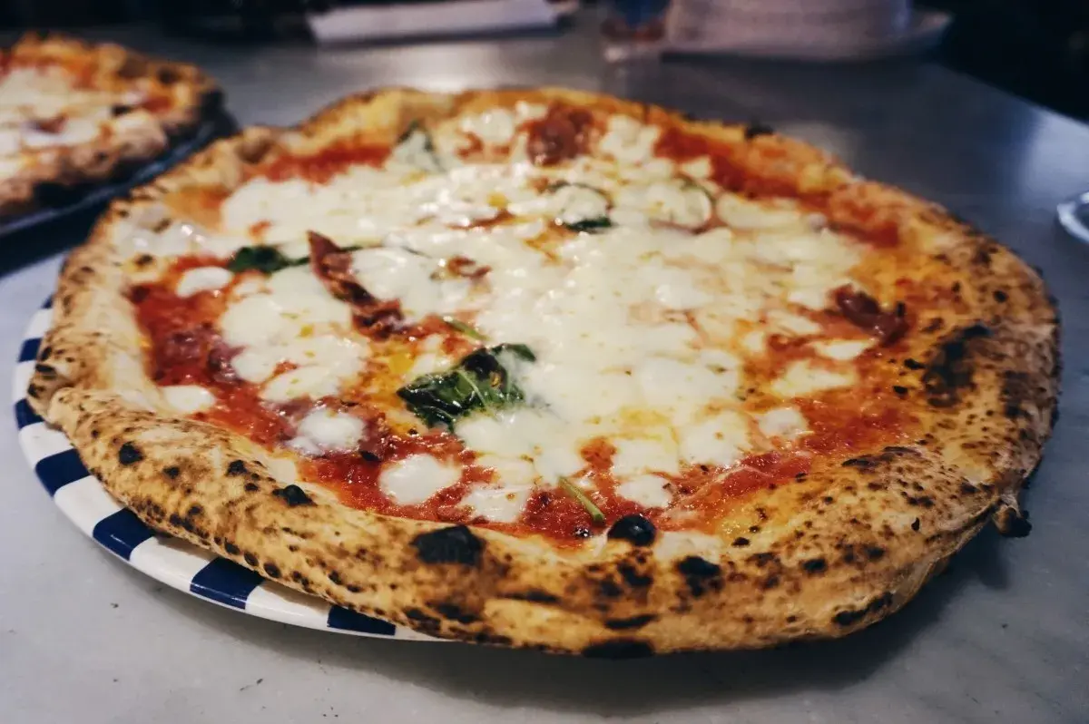 Neapol gdzie zjeść: najlepsze miejsca na autentyczną pizzę i więcej