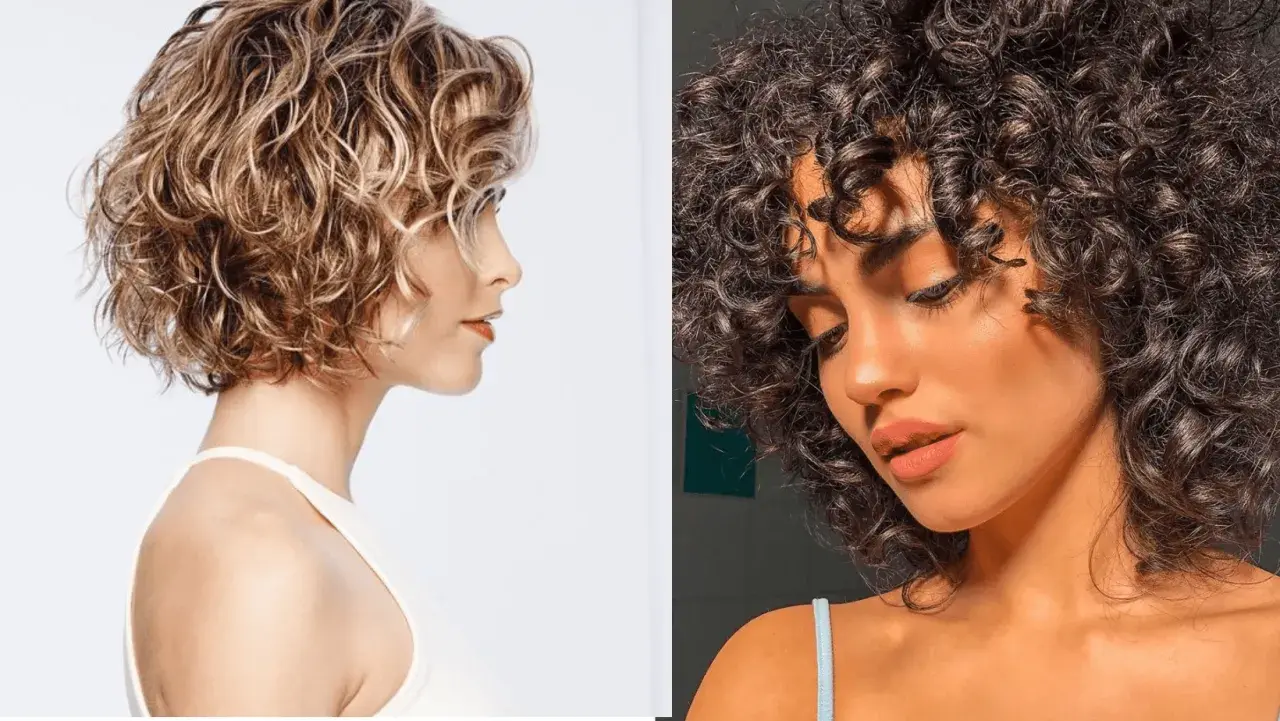 Deux femmes arborent une magnifique coupe cheveux frisés naturel. L'une a les cheveux blonds mi-longs, l'autre bruns et bouclés.