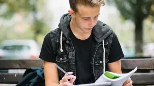 Czy po studiach licencjackich można iść na dowolne studia magisterskie? Oto co musisz wiedzieć