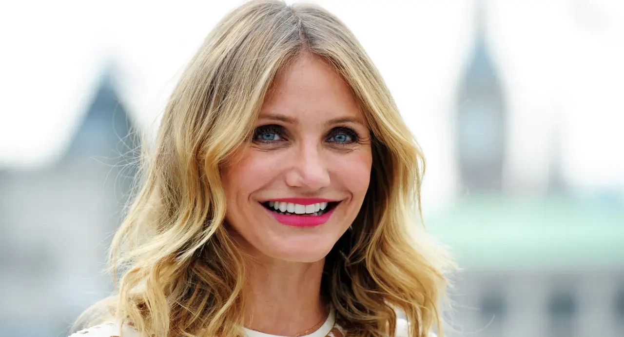 Uśmiechnięta Cameron Diaz, która niedawno została mamą, promienieje radością. Jej dzieci z pewnością odziedziczyły jej piękny uśmiech.