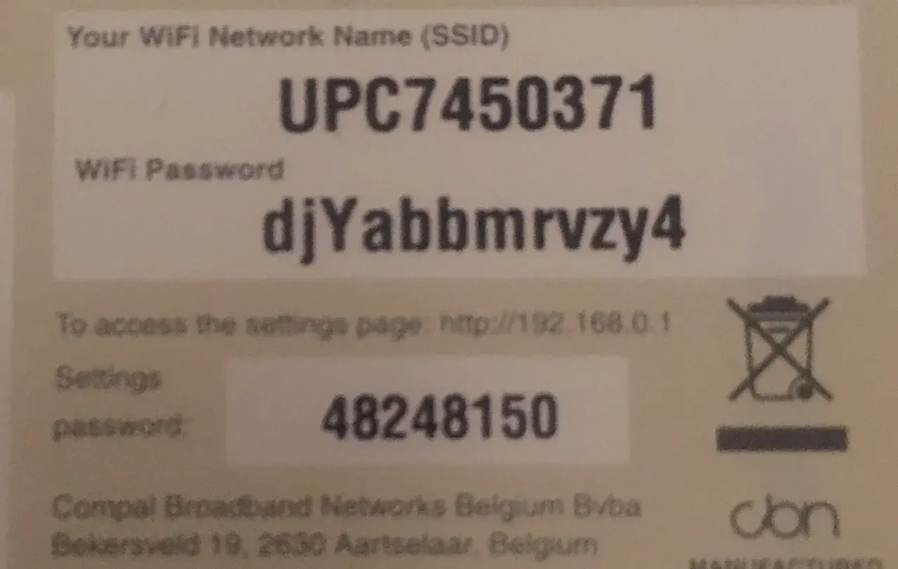 Hasło do wifi na routerze: djYabbmrvzy4. Nazwa sieci: UPC7450371.