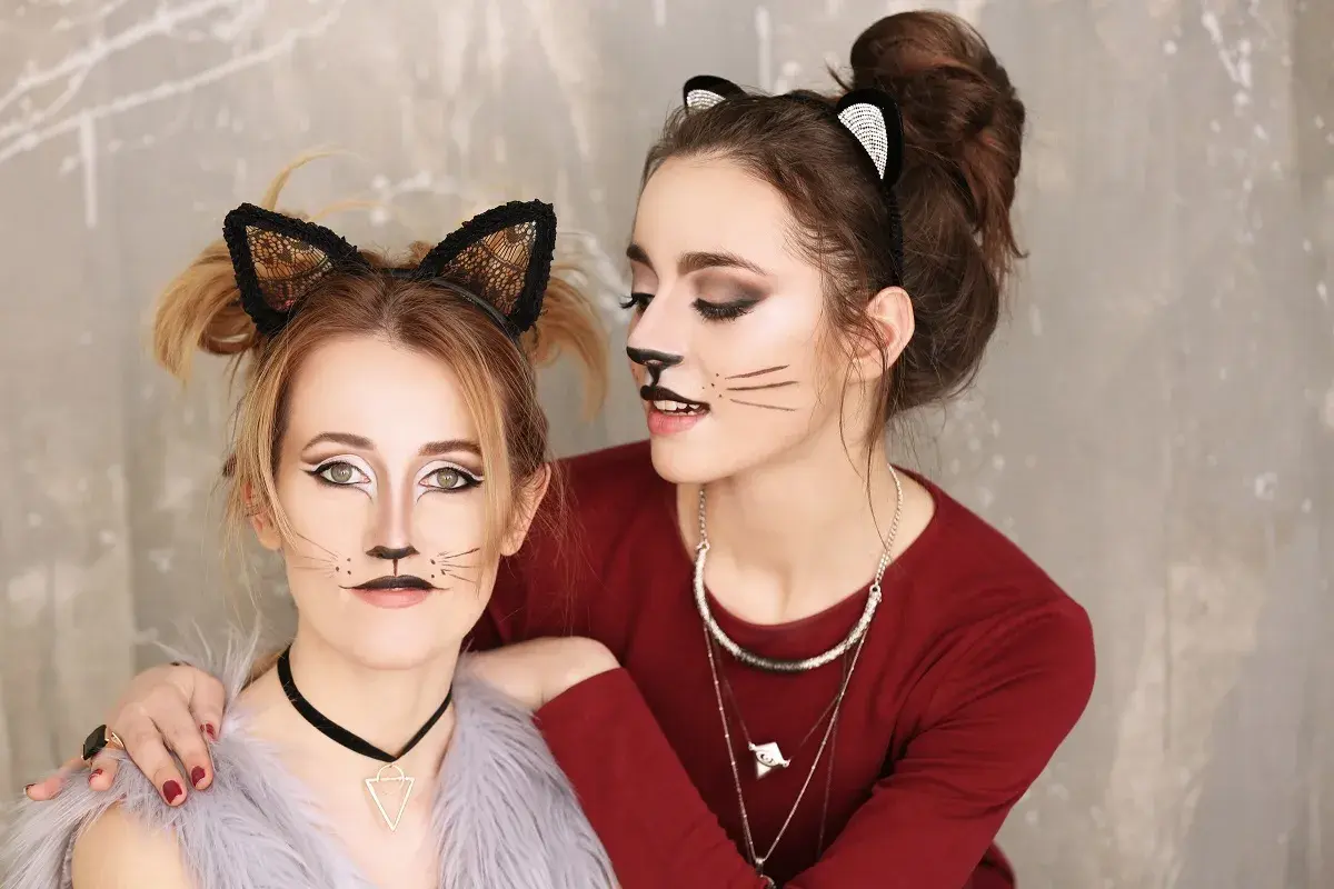 Ragazze con trucco da gatto, un facile trucco carnevale ragazza semplice per un look felino.