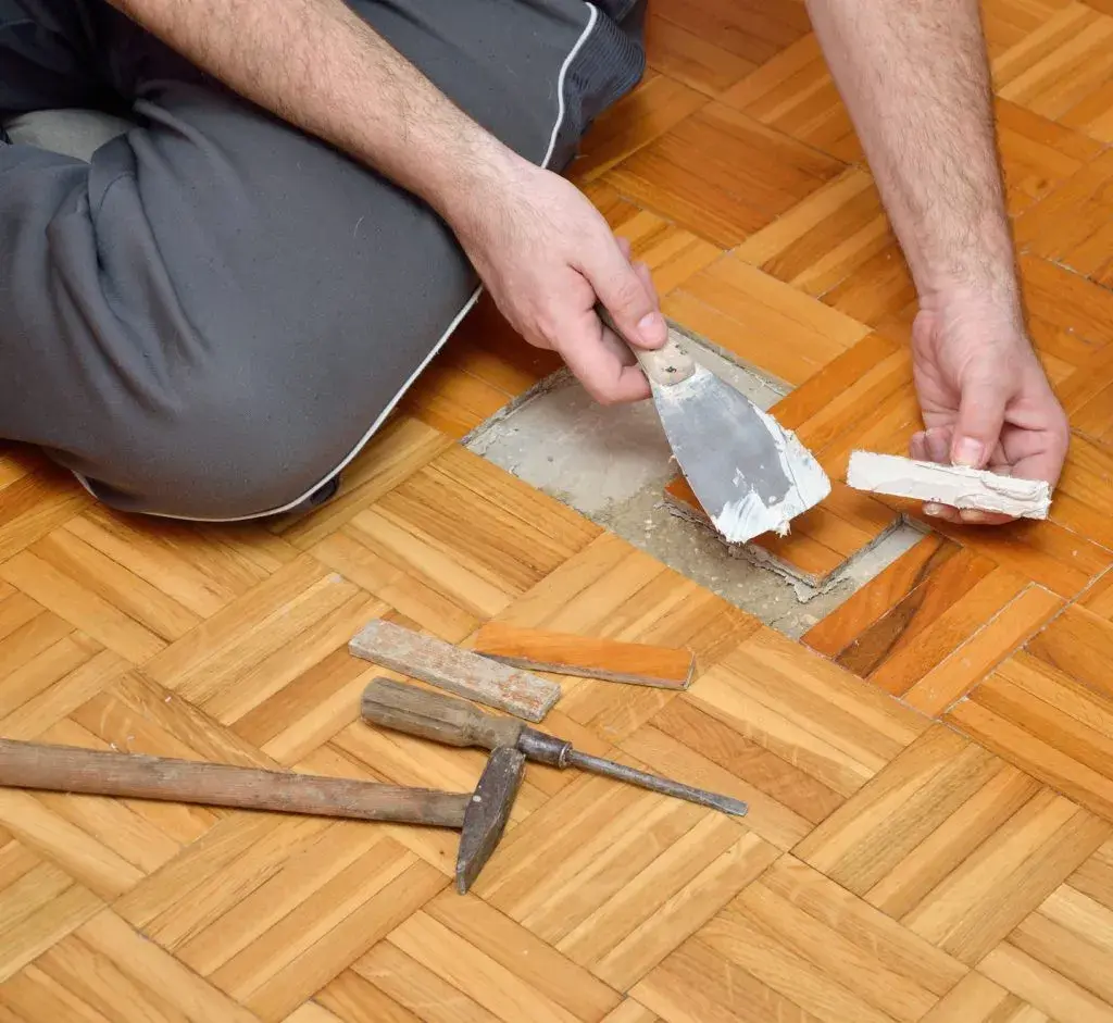 Czym szpachlować parkiet? Wybór najlepszych wypełniaczy i narzędzi