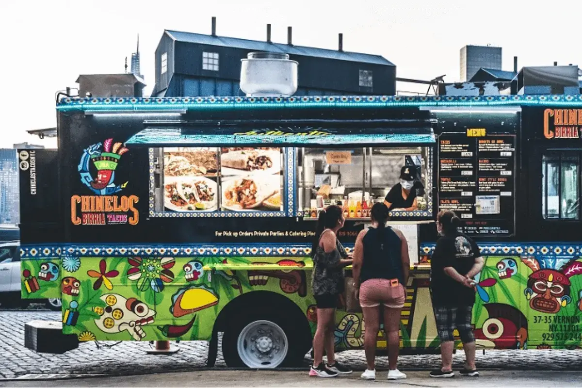 Ile można zarobić na food trucku? Poznaj realne zyski i koszty biznesu