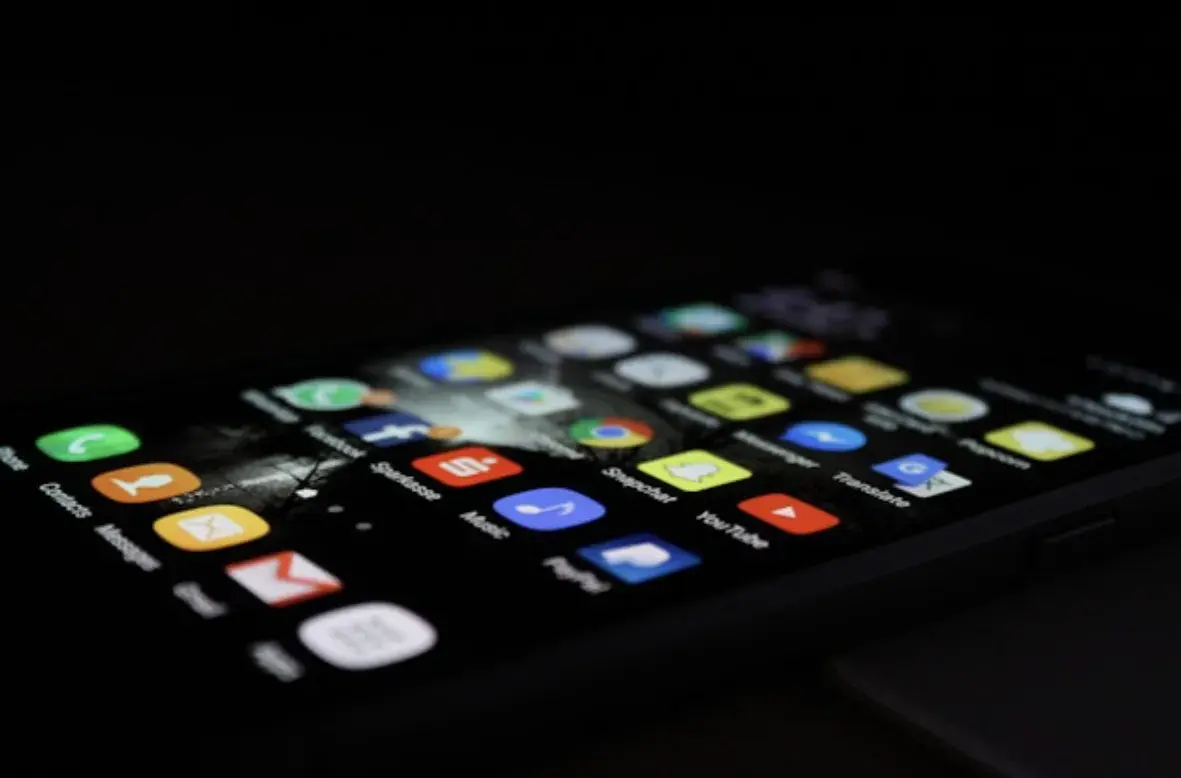 Najpopularniejsze aplikacje mobilne 2025 roku – co instalowaliśmy na naszych smartfonach?