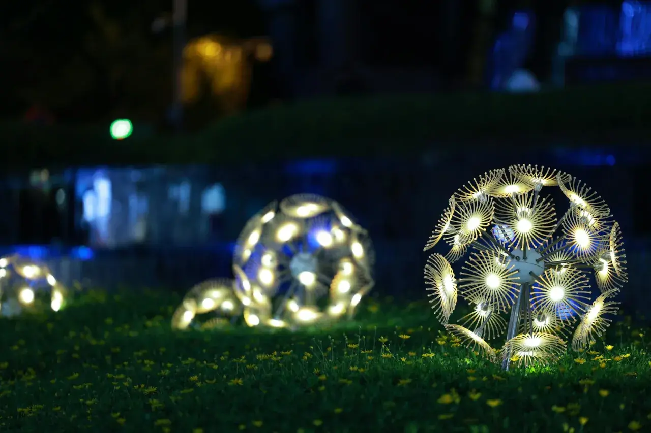 OZE i Oświetlenie LED: Jak Zrównoważone Technologie Kształtują Przyszłość Energetyki