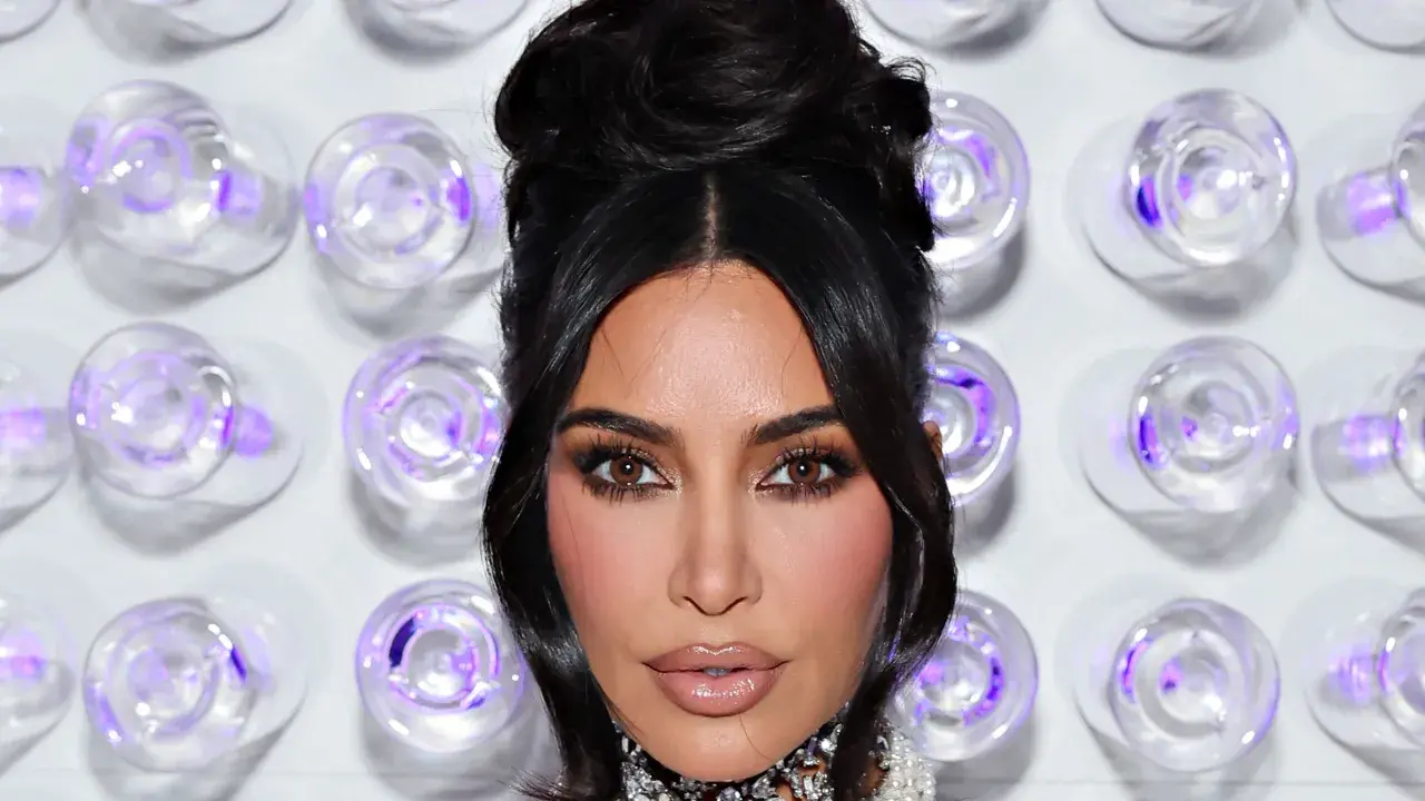 Kim Kardashian i jej wyjątkowe style manicure francuskiego