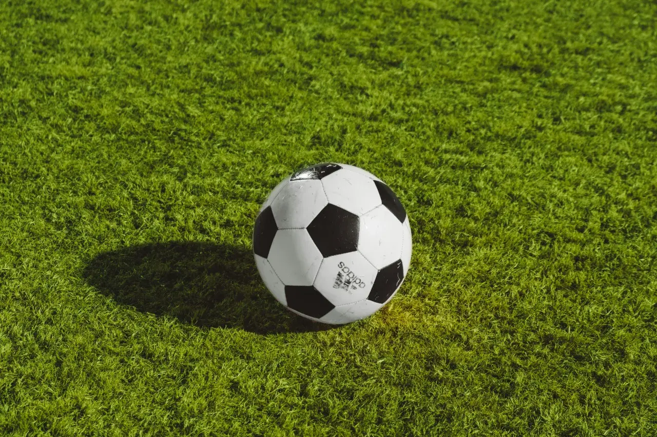 Futbol – uniwersalny język emocji i strategii