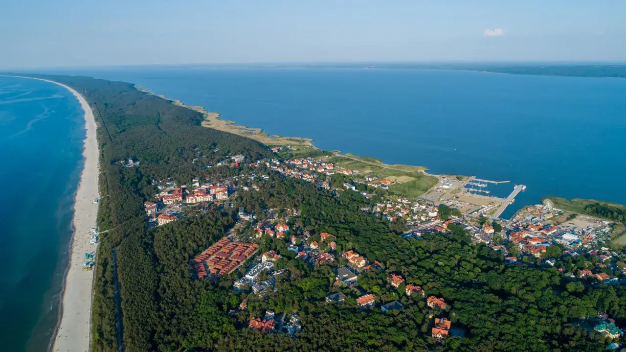 Co zwiedzić w Krynicy Morskiej? Odkryj ukryte atrakcje i miejsca