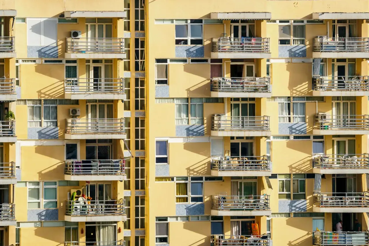 Czy balkon należy do mieszkania? Poznaj ważne aspekty prawne