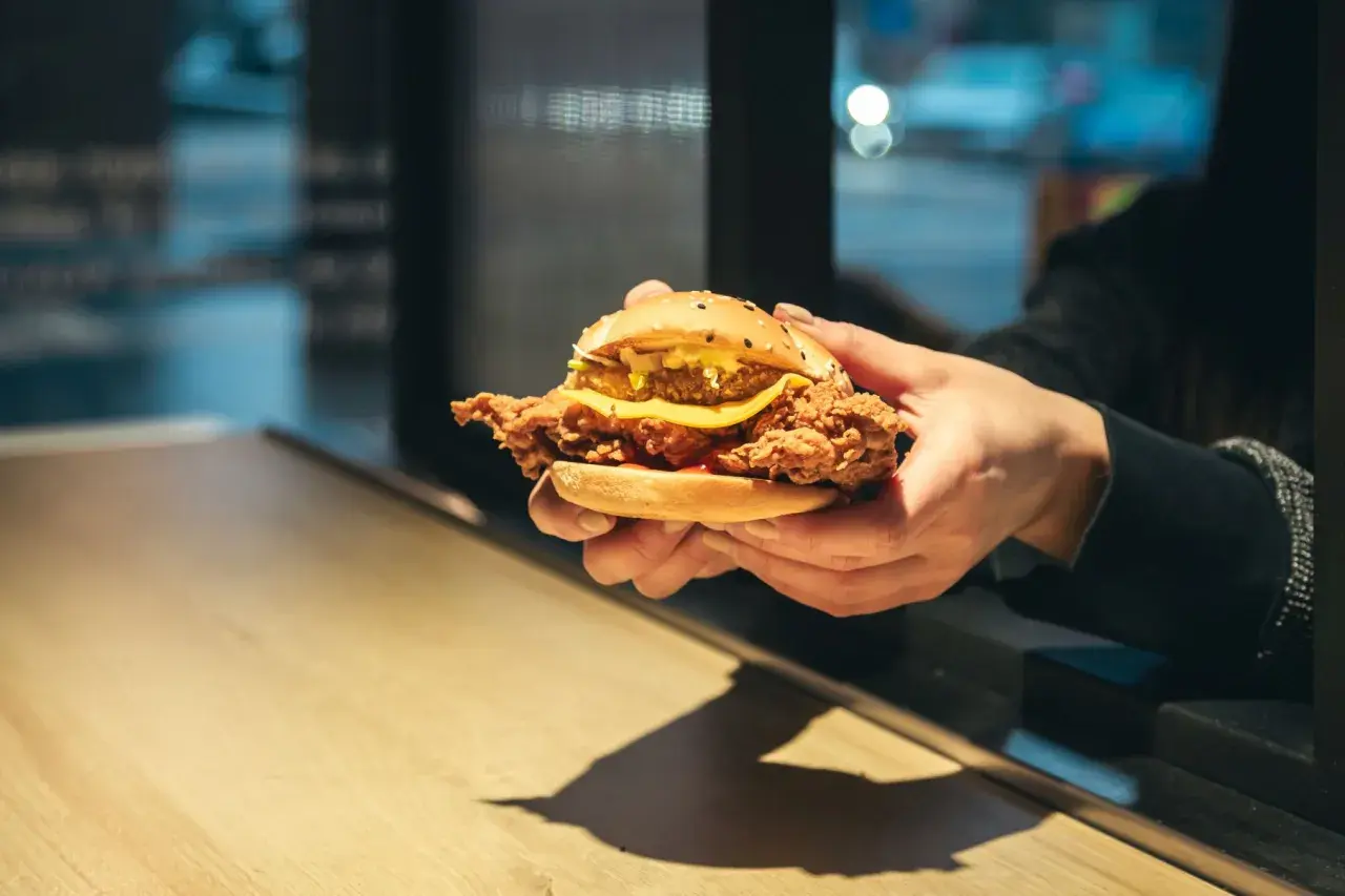 Fast food z kurczakiem w panierce - poznaj kulisy prowadzenia punktu gastronomicznego