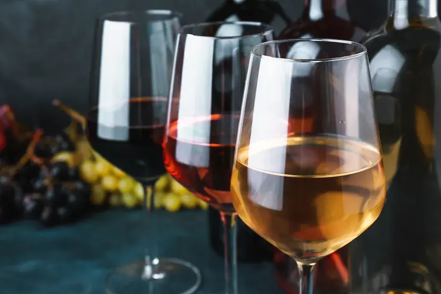 Wina wytrawne: czym są i jakie mają cechy?