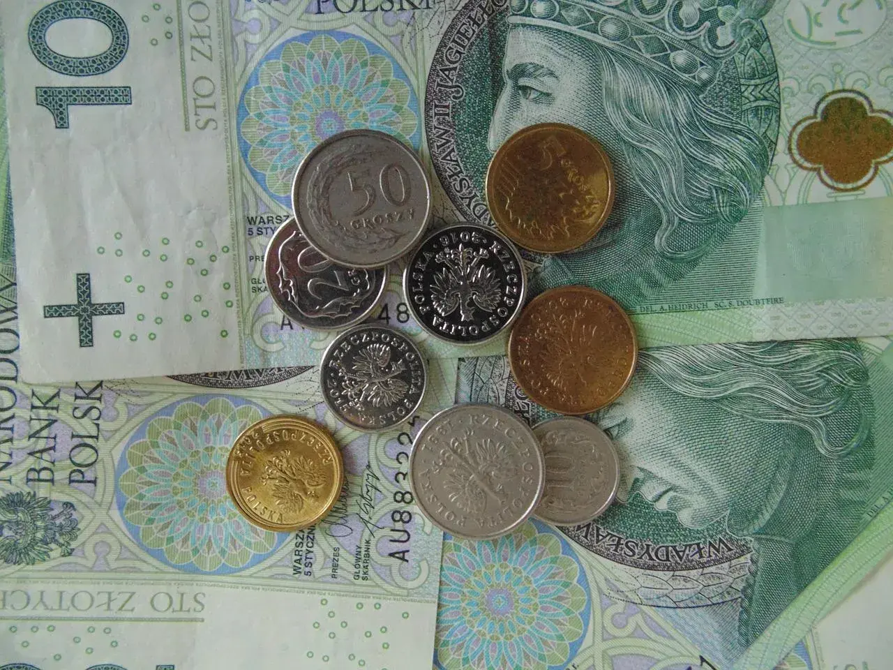 14. emerytura: Kto może otrzymać dodatkowe świadczenie i na jakich zasadach?