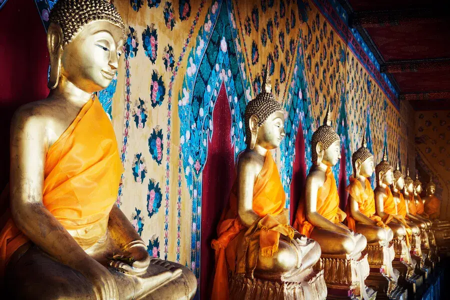 Hinduizm a buddyzm: Kluczowe różnice i podobieństwa, które musisz znać