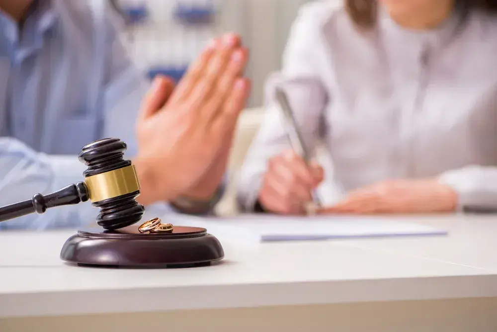 Jak wygląda rozprawa o dział spadku? Kluczowe informacje i wskazówki