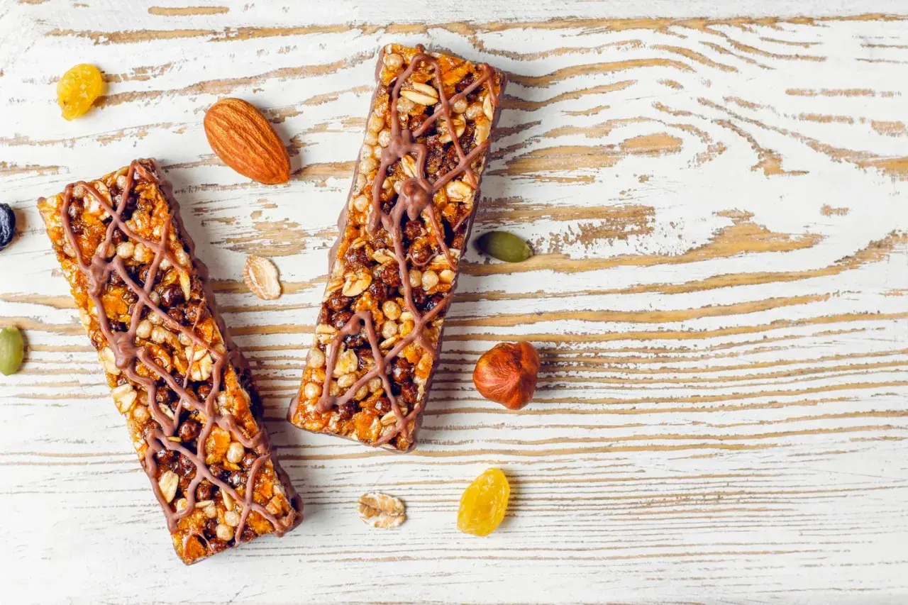 Co dają batony proteinowe i jak mogą wspierać Twoje cele fitness?