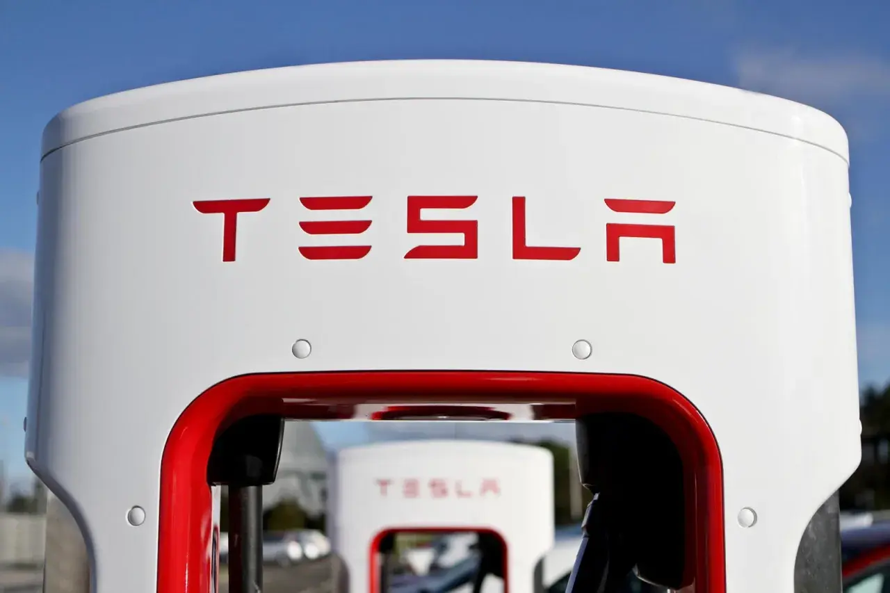 Ile kosztuje Tesla w Polsce? Ceny modeli i ukryte koszty, które musisz znać