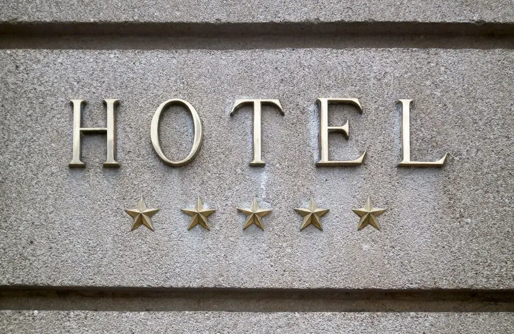 Co oznaczają gwiazdki w hotelu? Zrozumienie standardów i komfortu