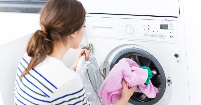 Jak skutecznie zapobiec farbowaniu ubrań: 5 sprawdzonych metod
