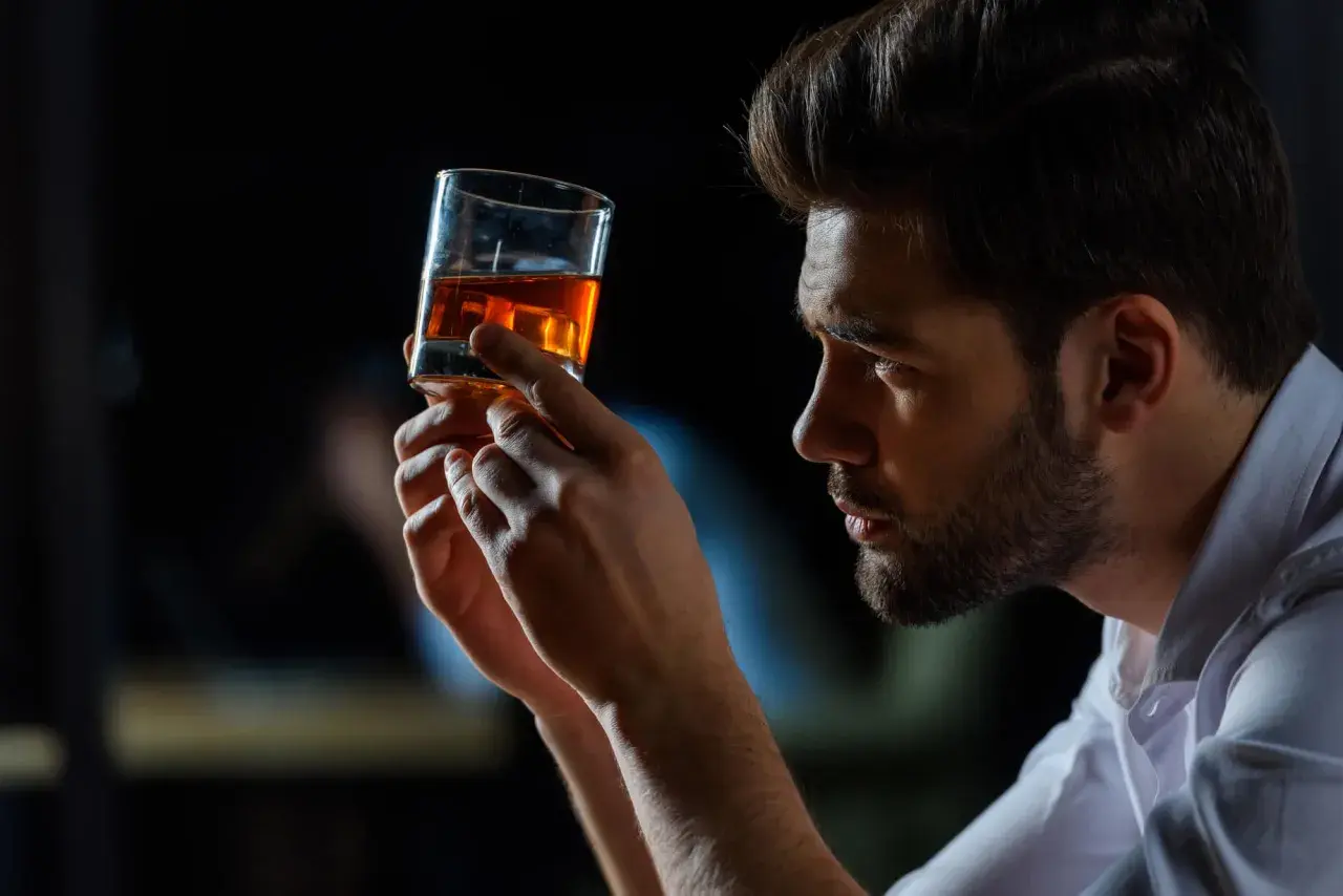 Z czym whisky? Odkryj najlepsze połączenia i smaki, które zaskoczą