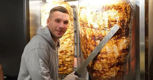Skąd pochodzi kebab? Odkryj jego fascynującą historię i korzenie