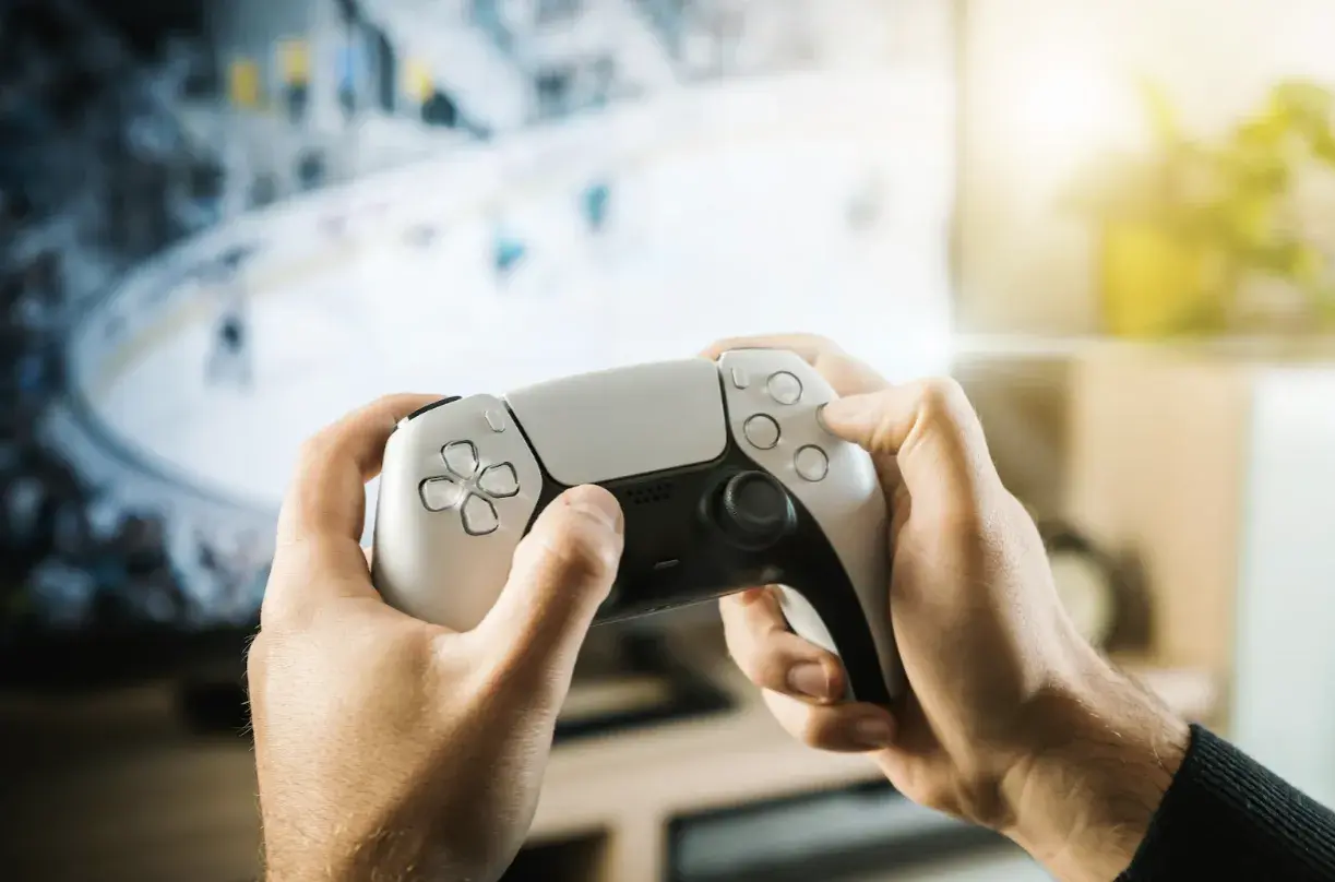 Joystick czy gwizdek: kto wygra uwagę młodych — esport kontra sport tradycyjny